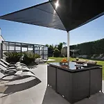 Mila Piscina E Jacuzzi Villa *