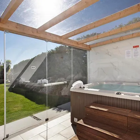 Mila Piscina E Jacuzzi 빌라